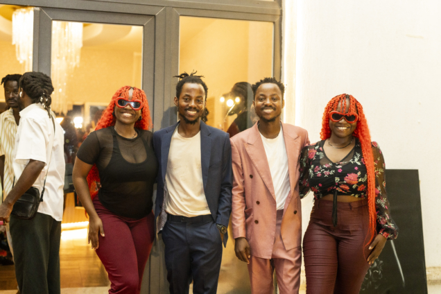 Photography, music and networking: Twinsdntbeg lea