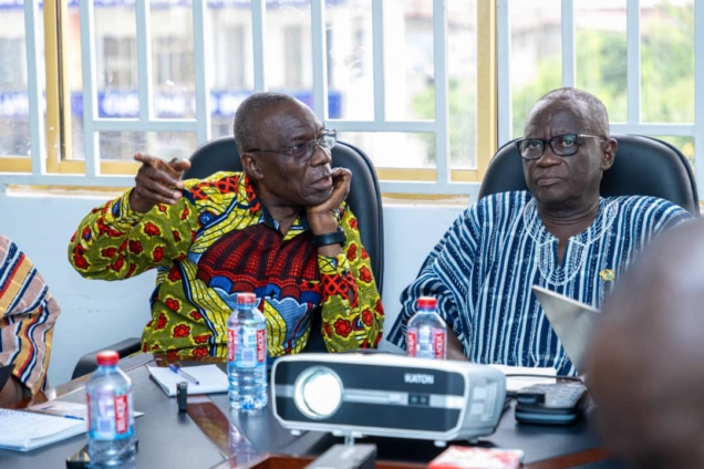 Minority pushes for detailed plan on tablet distri