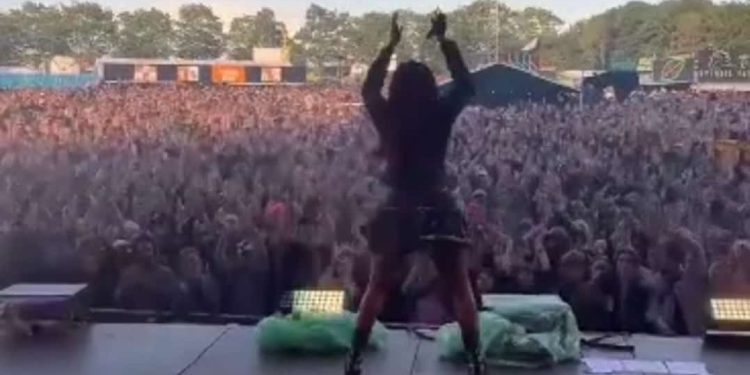 Amaarae thrills 130,000 fans at Roskilde Festival 